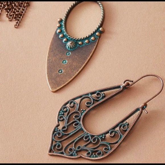 Veneto Earring Set - Picture 3 of 4